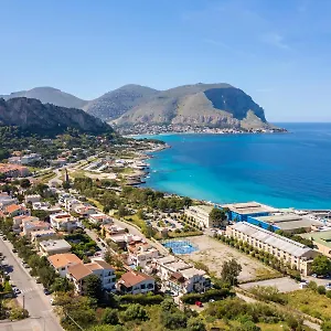 https://a-pochi-passi-dal-90149.sicilyhotelsitaly.net